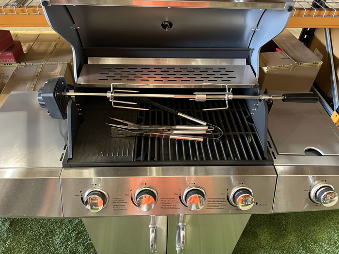 SAC 4+1 Gas BBQ with all accessories